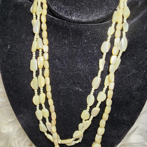 Vintage mother of pearl necklaces‎ - Picture 13 of 16